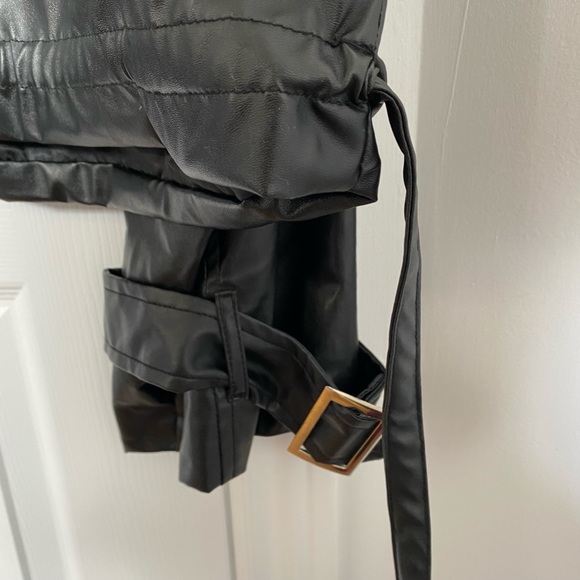 Black faux leather jacket from Pretty Little Thing - Picture 5 of 10